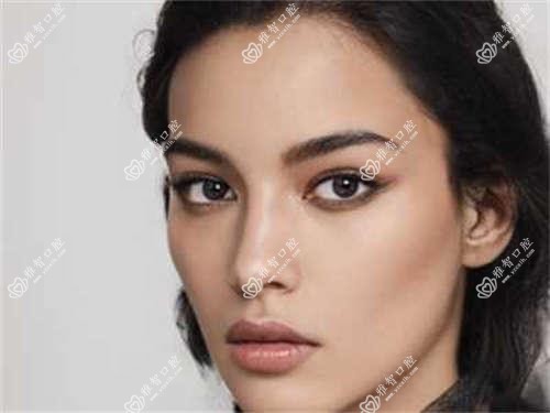 柳州色素牙美白多少钱?3D全瓷牙贴面2.2千+