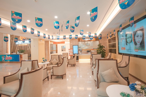 二、南宁东方医疗美容医院的医生团队:与口碑并存