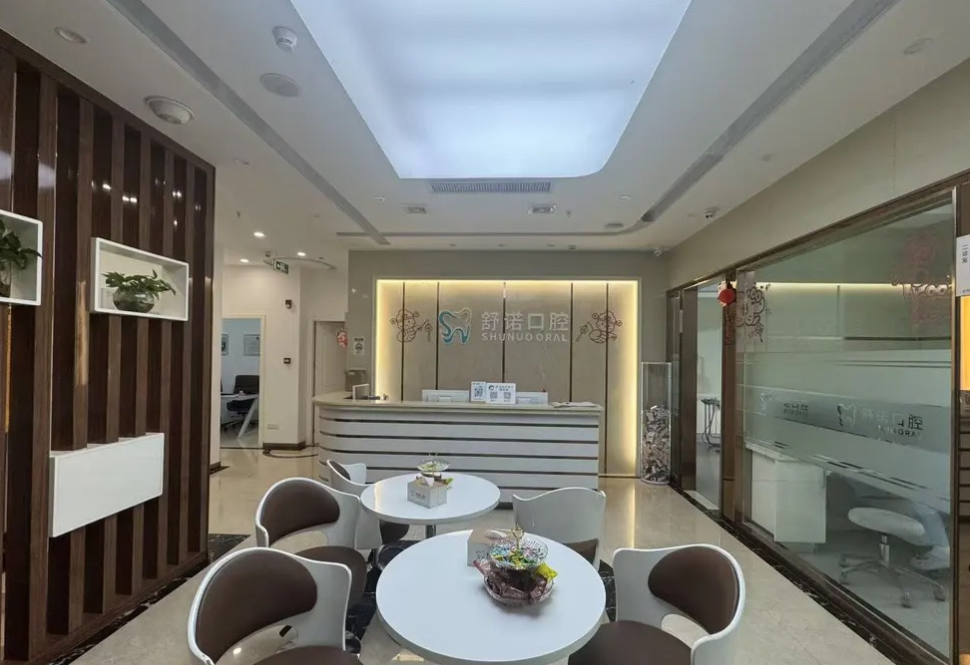 三亚哪里种牙比较好？舒诺、德川、牙康三家医院口碑更稳，价格透明技术强