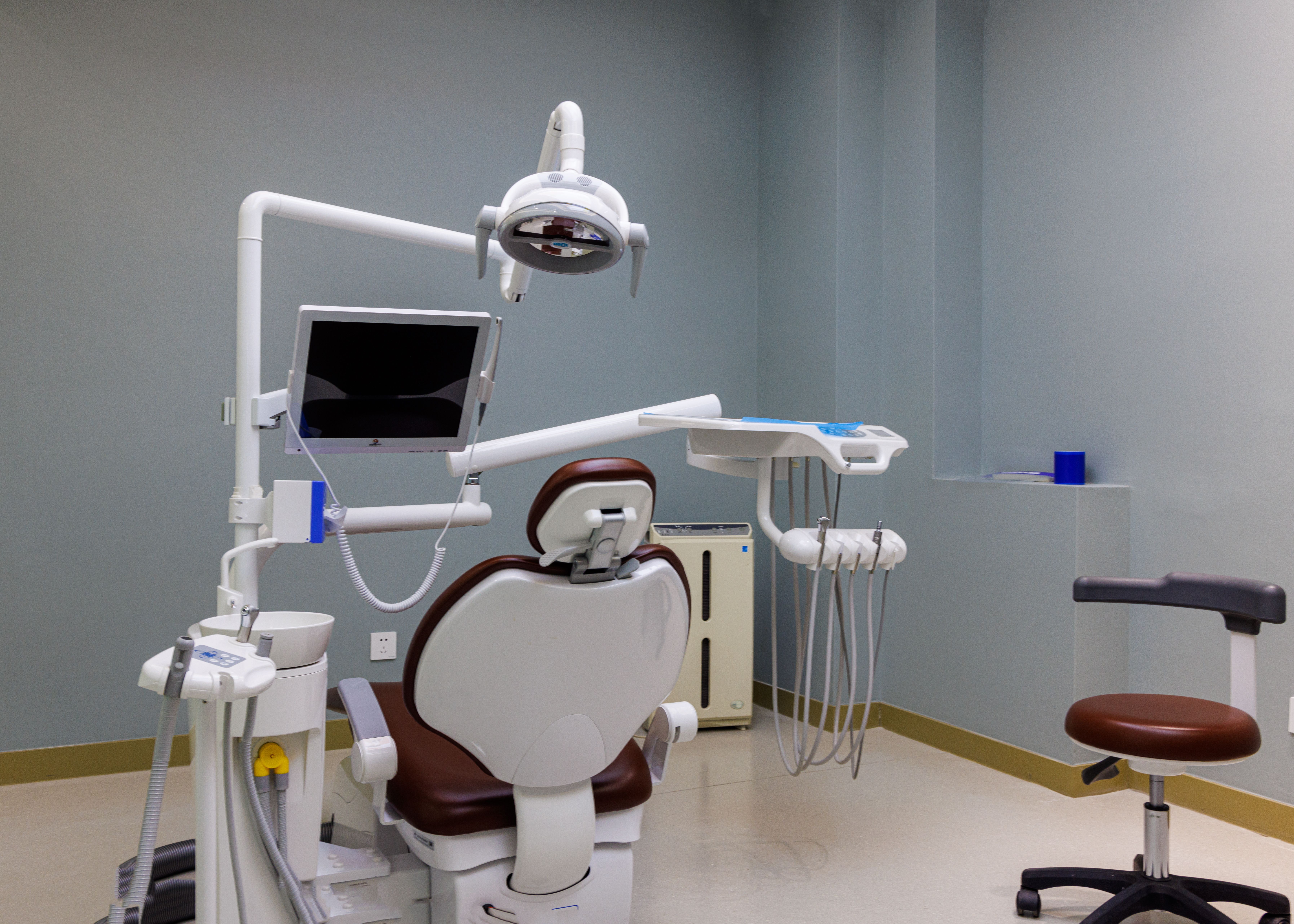 福山区放心种植牙哪家经验丰富？壹颗芽口腔高龄种牙强、德韩口腔全科更全面