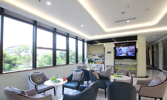 二、佛山拜博口腔连锁