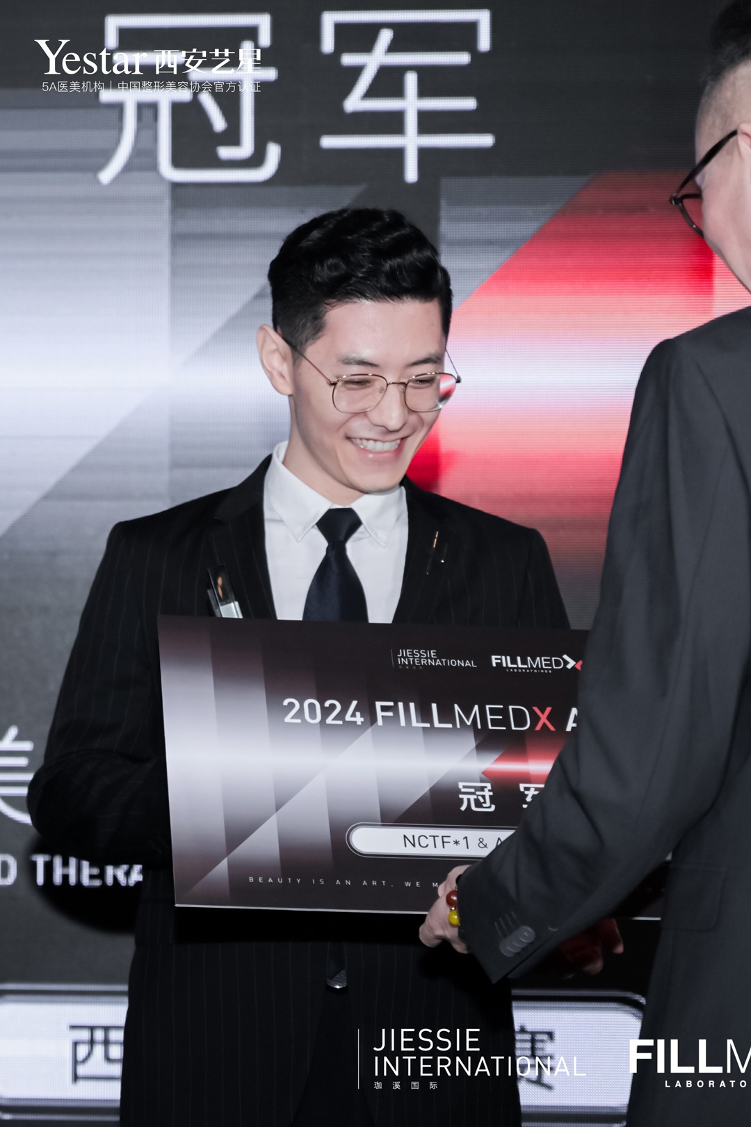 四、西安艺星宋蔚双眼皮手术的术后与护理建议