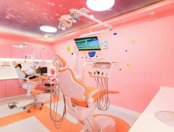 五、上海牙科医院前十名含儿童医院吗？儿童项目价格与服务特色