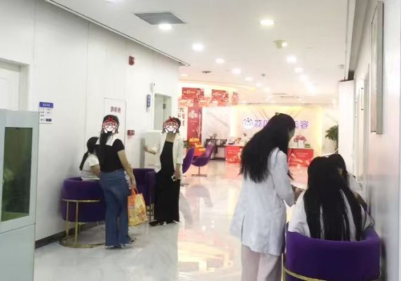 科室照片,院内环境,医美机构,室内环境,接待区,工作人员,顾客,走廊